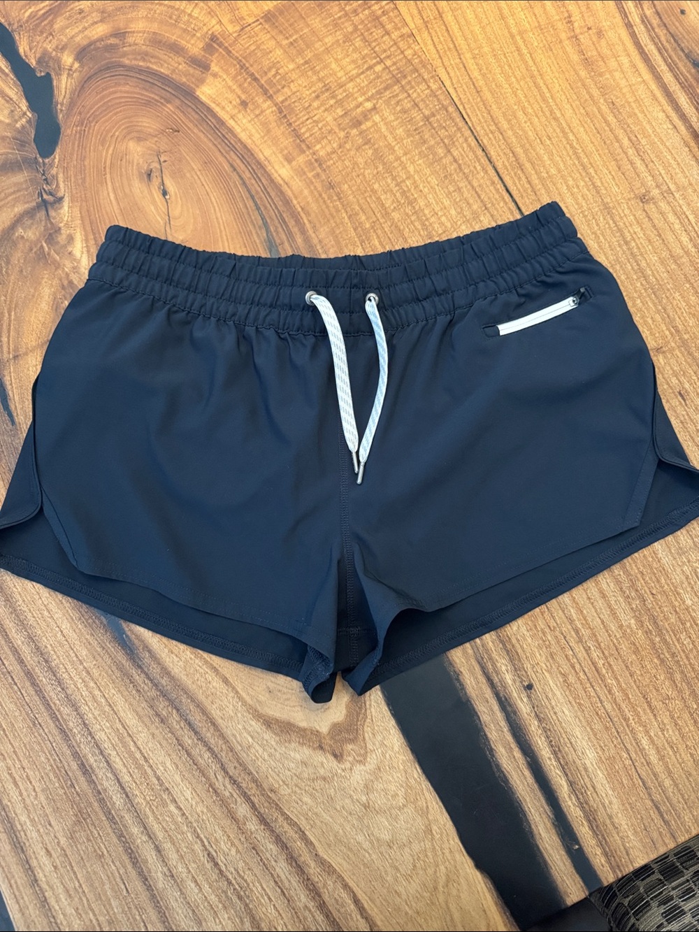 Vuori Clementine 2.5 inch shorts Women’s navy Athletic . Worn once